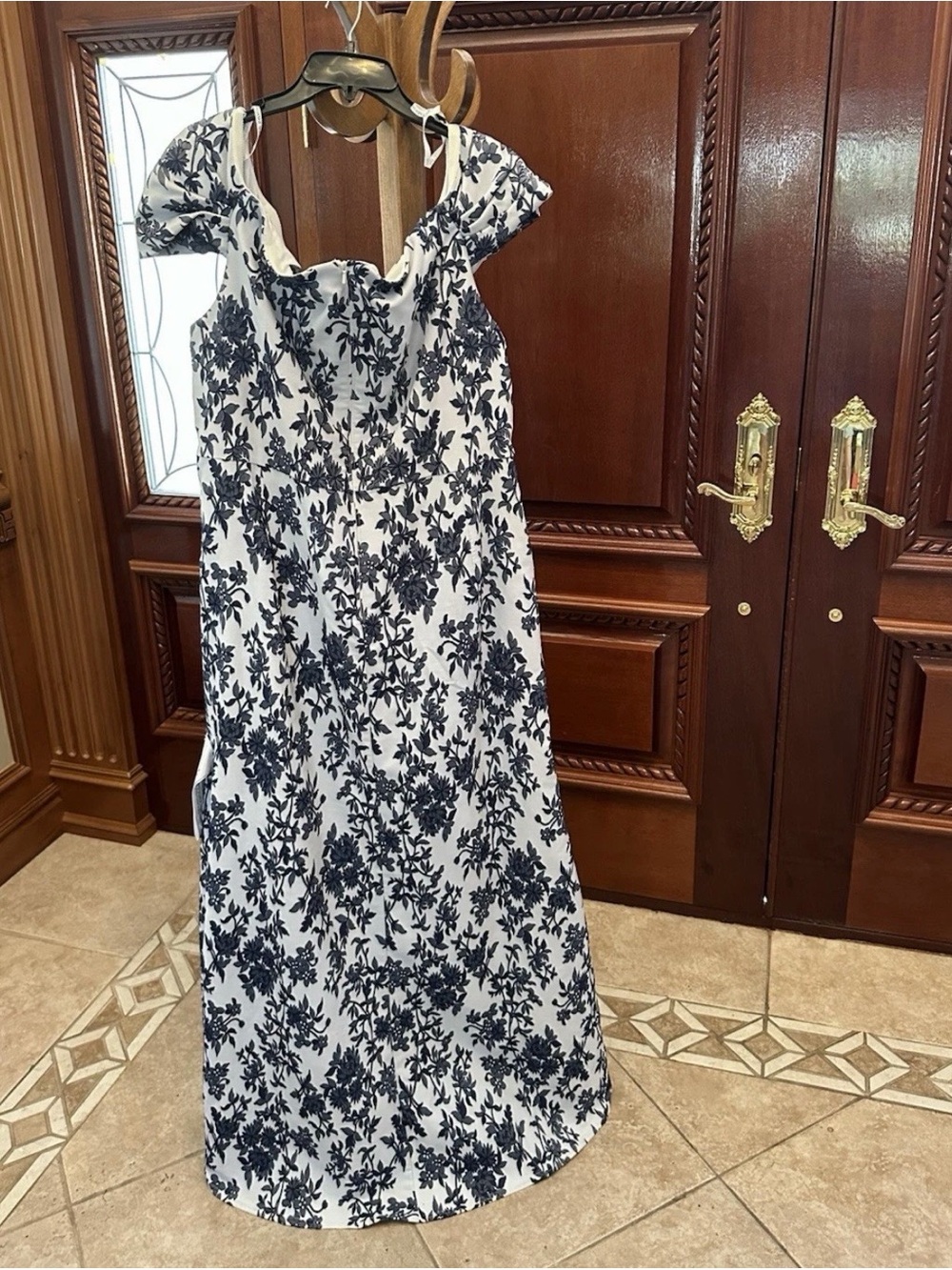 Elegant Tadashi Shoji Floral Blue and White Dress 22Q NWT